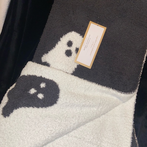 Black & White Ghost Blanket & Pillow - Picture 3 of 4